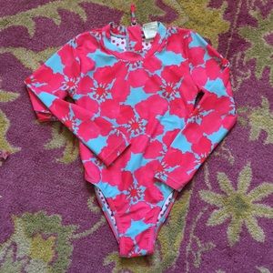 Feather 4 Arrow rash guard suit and hat